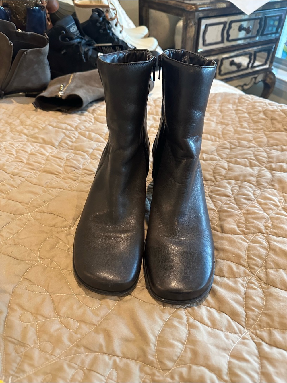 Naturalizer Black Leather Ankle Zip Boots